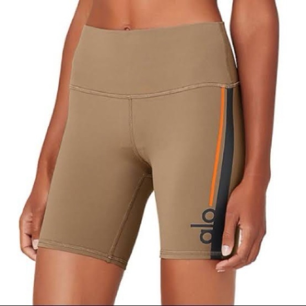 alo limited edition high-waist cycle club bike shorts in Gravel size S / small